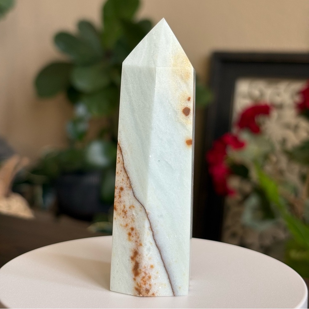 Caribbean Calcite Tower with/ Slight Lean - Picture 7 of 8
